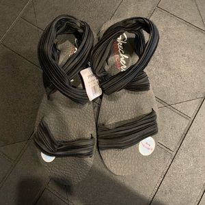 Skechers Meditation Still Sky Sandal in Black